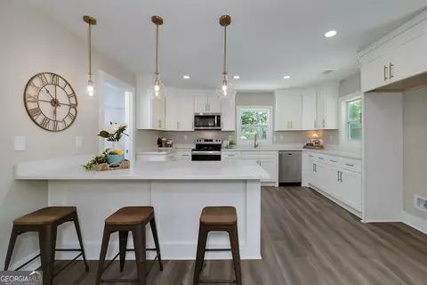 Kitchen - 146 Rivers Rd, Williamson, GA 30292 photo 2 of 4