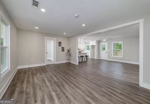 Living - 146 Rivers Rd, Williamson, GA 30292 photo 1 of 6