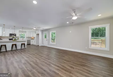 Living - 146 Rivers Rd, Williamson, GA 30292 photo 5 of 6