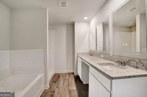 Bath - 1184 Bluecoat Cir #84, Hampton, GA 30228 photo 2 of 4