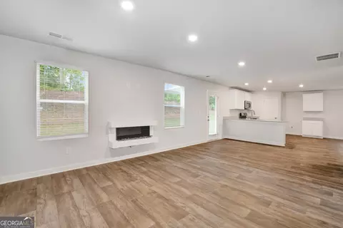 Living - 1184 Bluecoat Cir #84, Hampton, GA 30228 photo 3 of 3