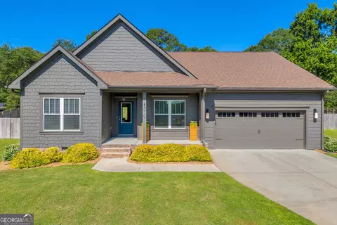519 N Point Cir, Hartwell, GA 30643