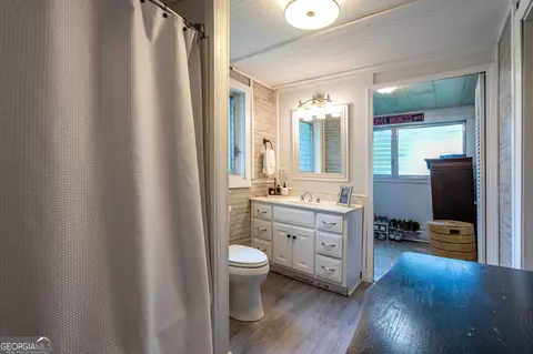 Bath - 470 E 3rd St, Rome, GA 30161 photo 3 of 3