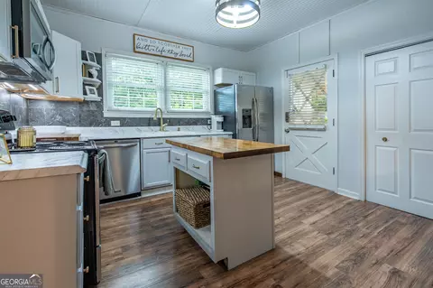 Kitchen - 470 E 3rd St, Rome, GA 30161 photo 2 of 5