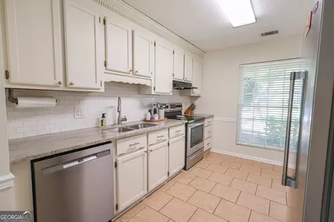Kitchen - 113 Heather Pl, Centerville, GA 31028 photo 1 of 2