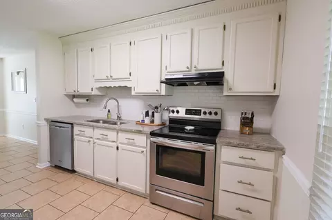 Kitchen - 113 Heather Pl, Centerville, GA 31028 photo 2 of 2