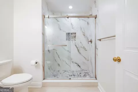 Bath - 1 Rivermoor Ct, Savannah, GA 31407 photo 1 of 5