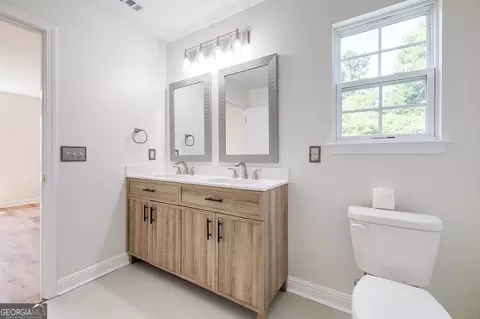 Bath - 1 Rivermoor Ct, Savannah, GA 31407 photo 3 of 5