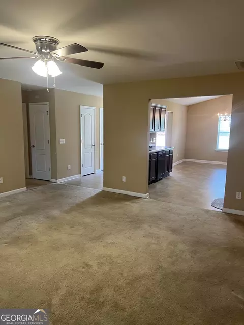 Living - 152 Back Cedar Ln, Warner Robins, GA 31093 photo 1 of 2