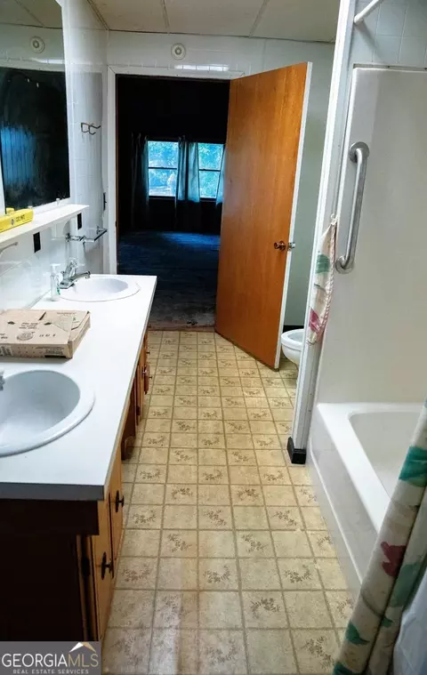 Bath - 376 Covington St, Jackson, GA 30233 photo 1 of 11