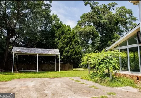 Exterior - 376 Covington St, Jackson, GA 30233 photo 4 of 12