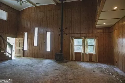 Living - 376 Covington St, Jackson, GA 30233 photo 4 of 16