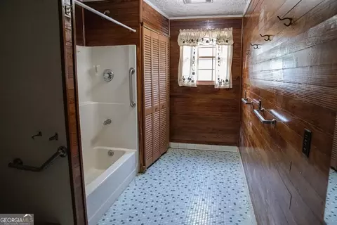 Bath - 376 Covington St, Jackson, GA 30233 photo 6 of 11
