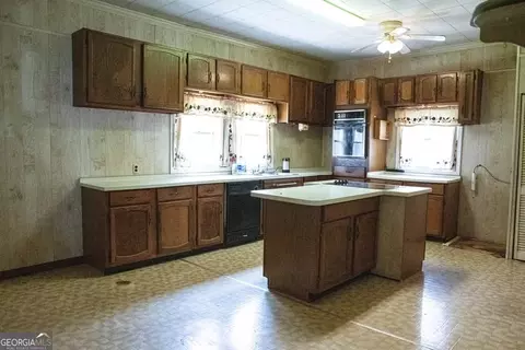 Kitchen - 376 Covington St, Jackson, GA 30233 photo 1 of 4