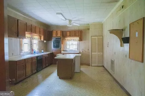 Kitchen - 376 Covington St, Jackson, GA 30233 photo 3 of 4