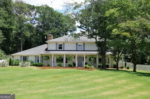 8 Crepe Myrtle Dr, Newnan, GA 30263
