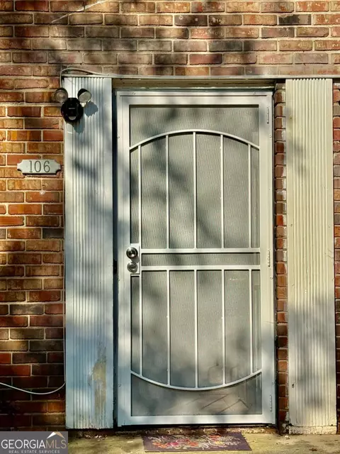 106 Plantation Dr, Clarkston, GA 30021