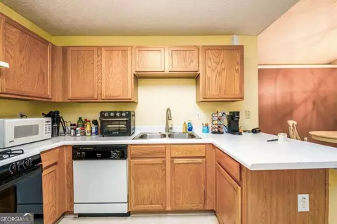 455 Lakeside Cir, Covington, GA 30016 photo 9