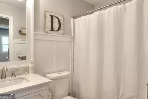 Bath - 62 Irene St, Toccoa, GA 30577 photo 2 of 2