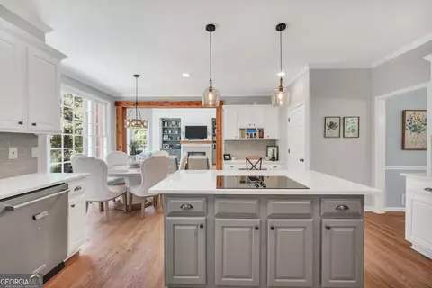 Kitchen - 100 Castlebrook Chase, Tyrone, GA 30290 photo 2 of 9
