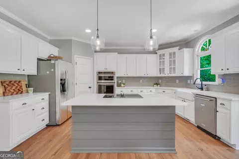 Kitchen - 100 Castlebrook Chase, Tyrone, GA 30290 photo 4 of 9