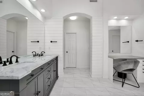 Bath - 100 Castlebrook Chase, Tyrone, GA 30290 photo 6 of 17