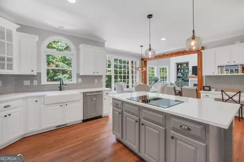 Kitchen - 100 Castlebrook Chase, Tyrone, GA 30290 photo 7 of 9