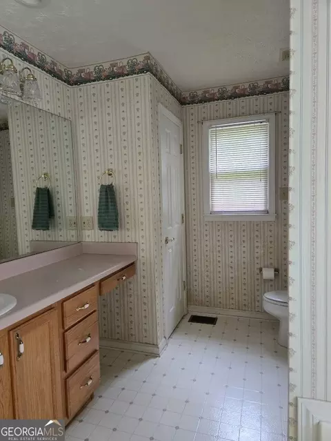 Bath - 140 Dixie Ln, Covington, GA 30014 photo 3 of 5