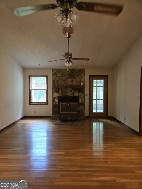 Living - 140 Dixie Ln, Covington, GA 30014 photo 1 of 2