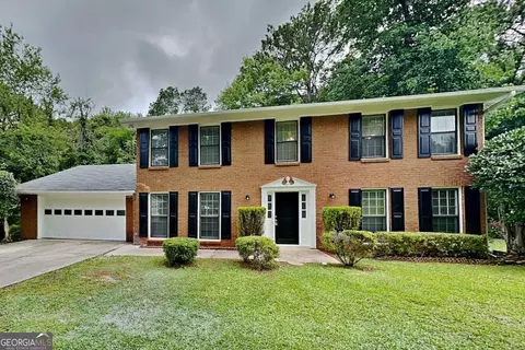 650 Lake Forest Ct, Roswell, GA 30076
