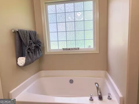 Bath - 109 Jasmine Ln, Lagrange, GA 30241 photo 1 of 4