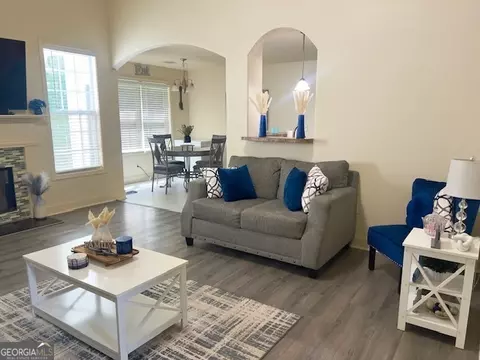 Living - 109 Jasmine Ln, Lagrange, GA 30241 photo 2 of 6