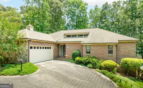 1919 Lake Lucerne Way SW, Lilburn, GA 30047