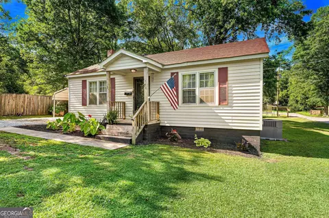 141 Grove St, Royston, GA 30662