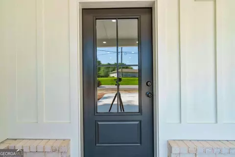 Entry Way - 540 Sunset Ave, Comer, GA 30629 photo 1 of 4