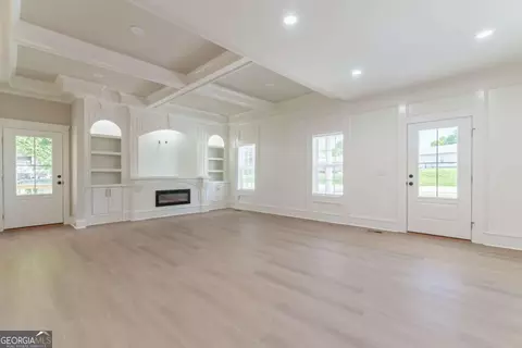 Living - 540 Sunset Ave, Comer, GA 30629 photo 5 of 10