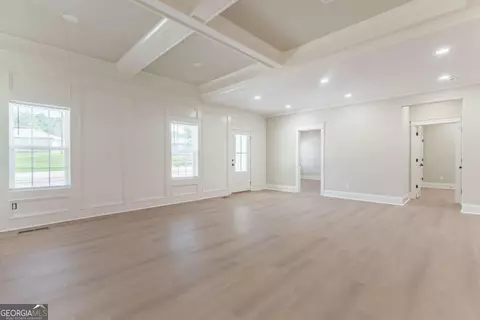 Living - 540 Sunset Ave, Comer, GA 30629 photo 4 of 10
