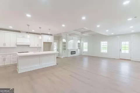 Living - 540 Sunset Ave, Comer, GA 30629 photo 9 of 10