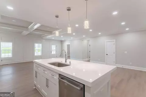 Living - 540 Sunset Ave, Comer, GA 30629 photo 7 of 10