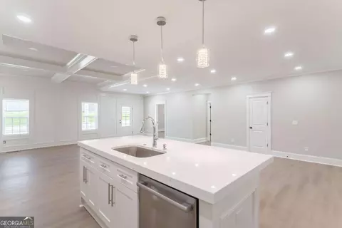 Living - 540 Sunset Ave, Comer, GA 30629 photo 8 of 10