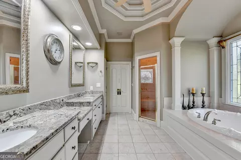 Bath - 8455 Abingdon Ln, Duluth, GA 30097 photo 3 of 12