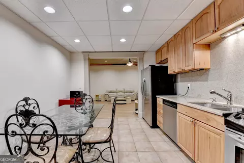 Kitchen - 8455 Abingdon Ln, Duluth, GA 30097 photo 9 of 9