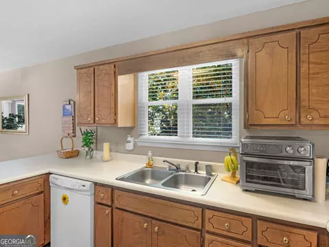 Kitchen - 2866 Rosecommons Dr, Hampton, GA 30228 photo 3 of 5