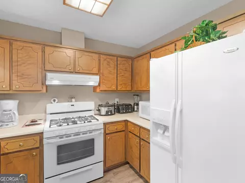 Kitchen - 2866 Rosecommons Dr, Hampton, GA 30228 photo 5 of 5