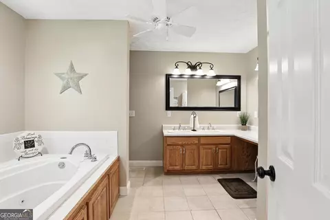 Bath - 200 Forest St, Cornelia, GA 30531 photo 2 of 5