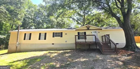 60 Strickland St, Royston, GA 30662