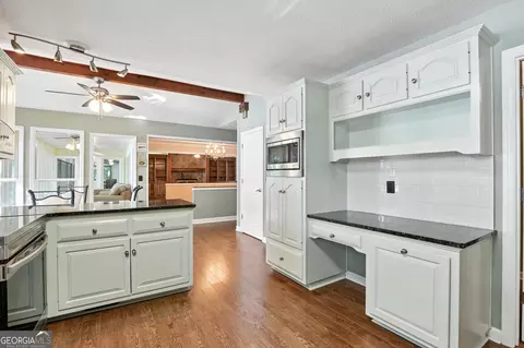 Kitchen - 119 Ridgemore Cir, Toccoa, GA 30577 photo 3 of 3