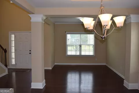 Living - 504 Bryant Lake Blvd, Lagrange, GA 30241 photo 1 of 4