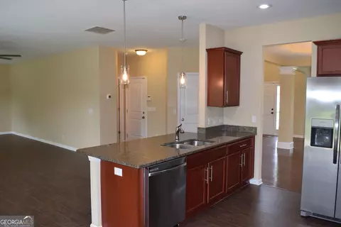 Kitchen - 504 Bryant Lake Blvd, Lagrange, GA 30241 photo 2 of 3
