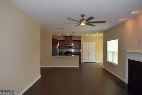 Living - 504 Bryant Lake Blvd, Lagrange, GA 30241 photo 3 of 4